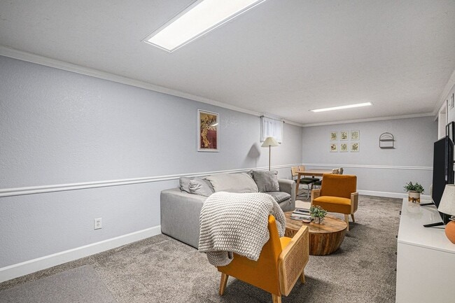 Building Photo - Golden Duplex > Unit is fully furnished feels like NEW!