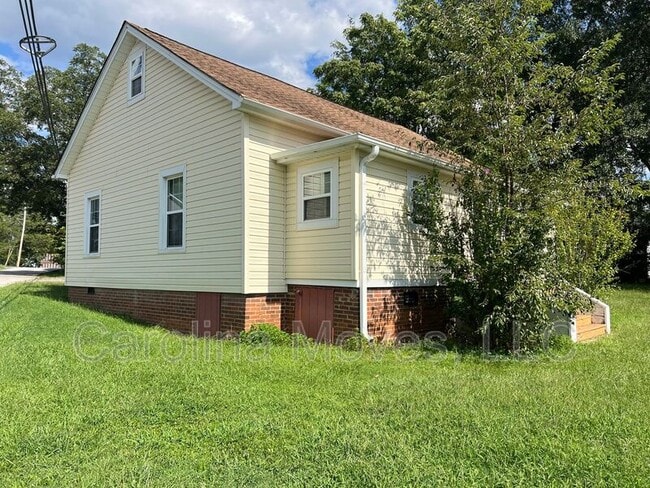 Building Photo - 101 S 7th St