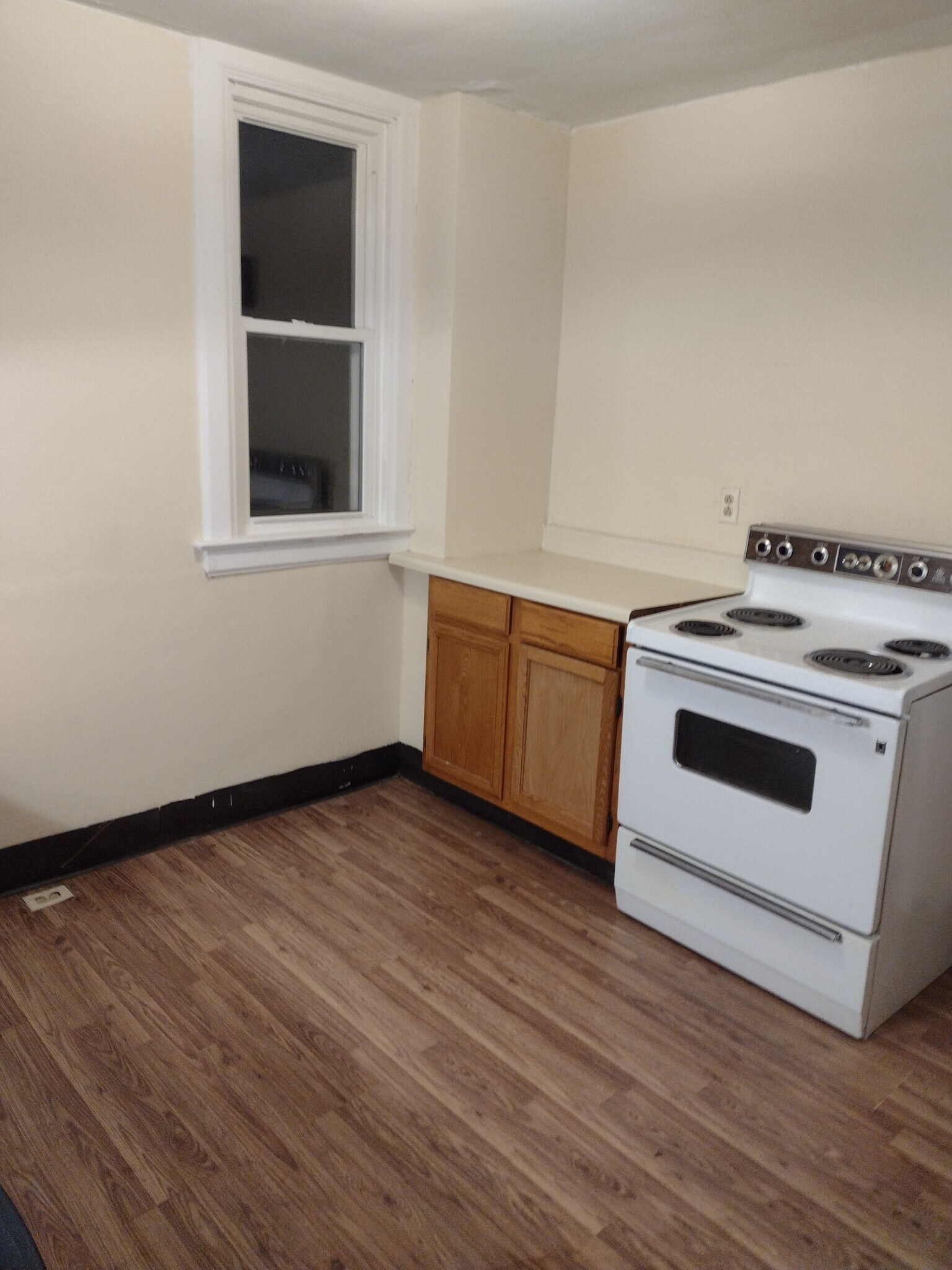 Building Photo - 875 Sheridan Avenue