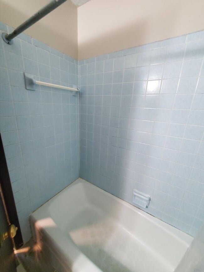 Building Photo - large free standing home Just S. of 13th a...