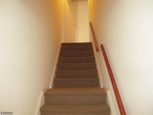 Building Photo - 31 Spring Ave