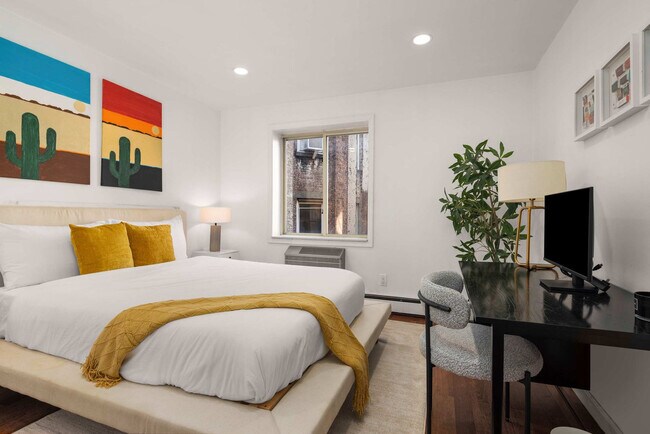 Building Photo - 15 St Marks Pl