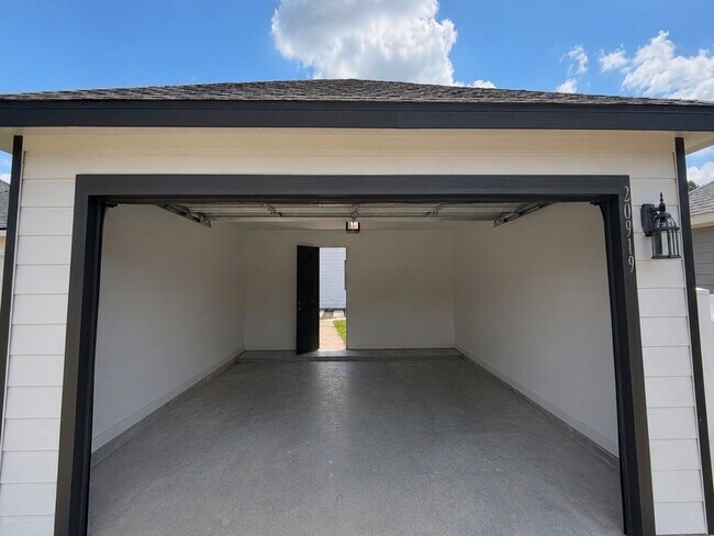 Building Photo - 20919 Hall Colony Ct