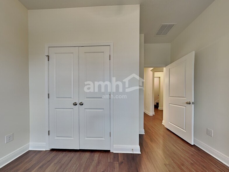 Building Photo - 27695 St Andrews Ave