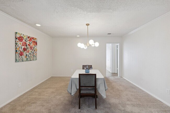 Building Photo - 2400 Sq Ft Condo for Rent Near Shopping