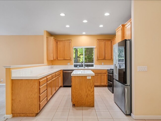 Building Photo - 9759 Dawn Way