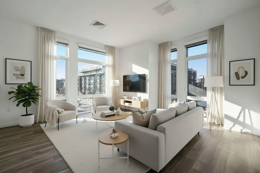 Building Photo - 839 Beacon