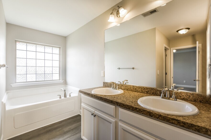 Building Photo - 136 Pitts Griffin Drive