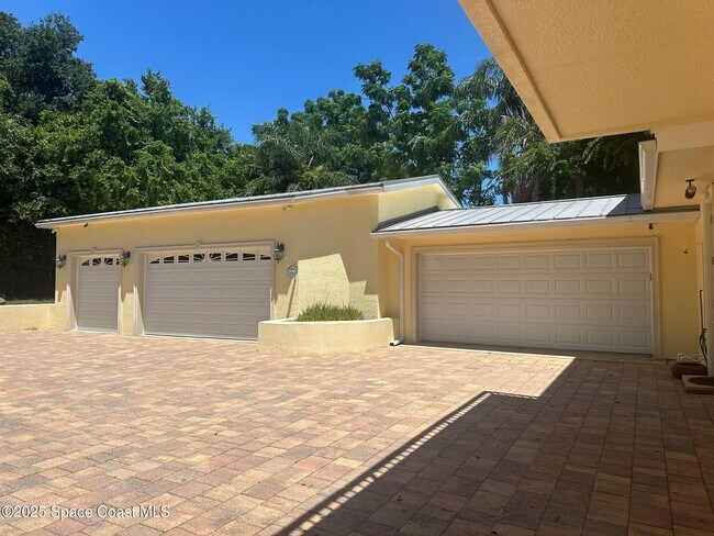 Building Photo - 1613 Indian River Dr
