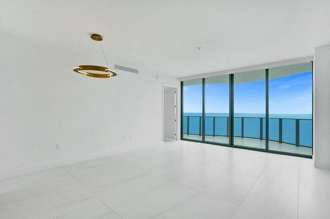 Building Photo - 900 N Ocean Blvd