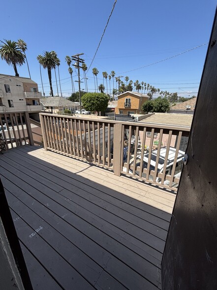 New deck to back of building - 2109 1/2 W 54th St