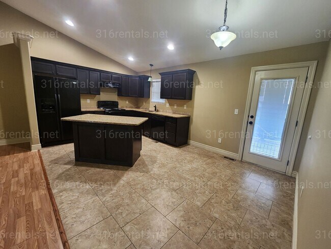 Building Photo - 8462 Granite Ct