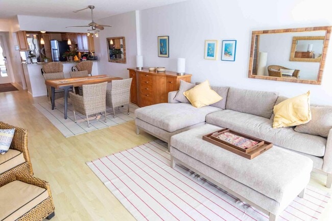 Building Photo - 1021 Hillsboro Mile