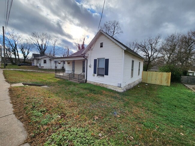 Building Photo - Spacious 3-Bedroom, 1-Bathroom Home AVAILABLE NOW!!