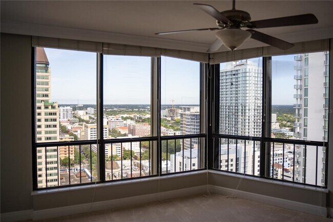 Building Photo - 1 Beach Dr SE