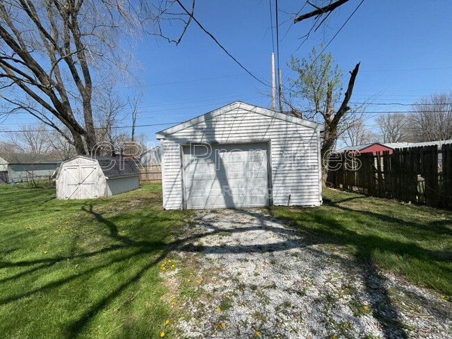 Building Photo - 1020 E Fischer St
