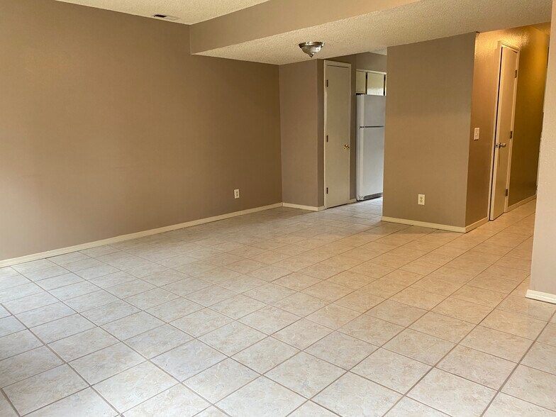 Building Photo - 1408 Christy Dr