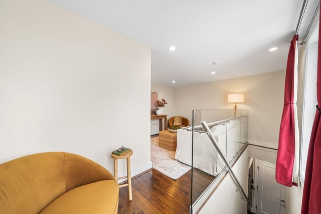 Building Photo - Stylish 2BR/2BA Bi-Level Condo with Private Roof Deck and Covered Parking!