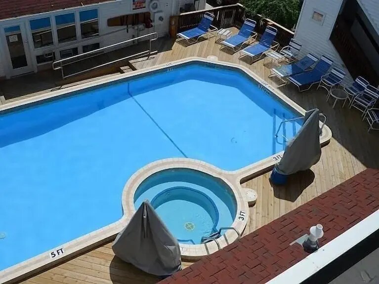 Building Photo - 1995 N US Highway 31 N