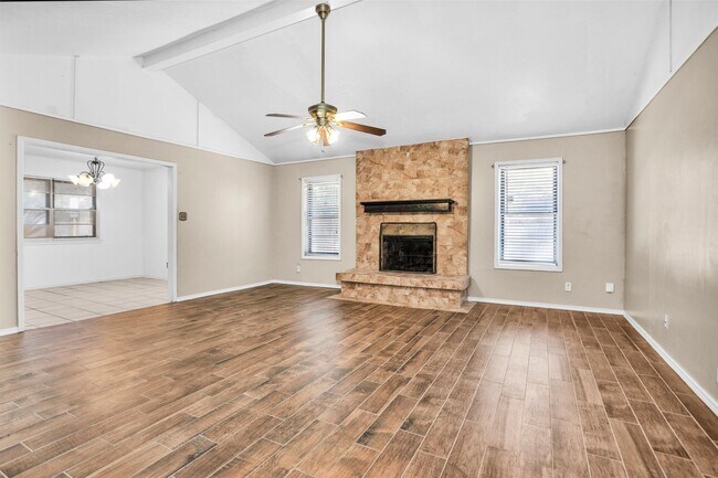 Building Photo - 23918 Spring Gum Dr