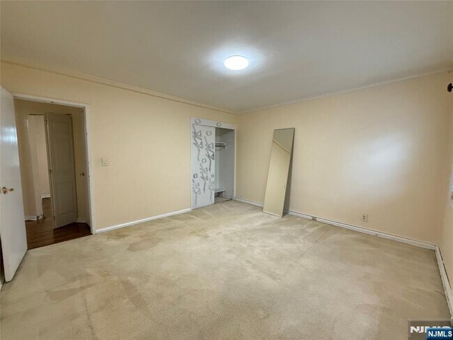 Building Photo - 420 Fairview Ave