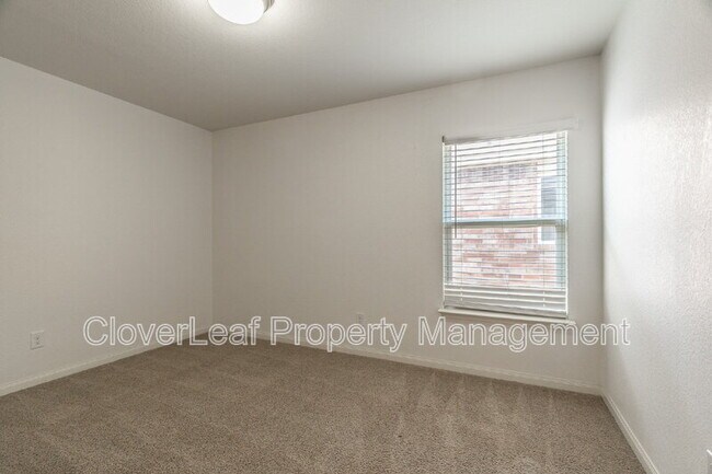 Building Photo - 8003 Oxbow Way