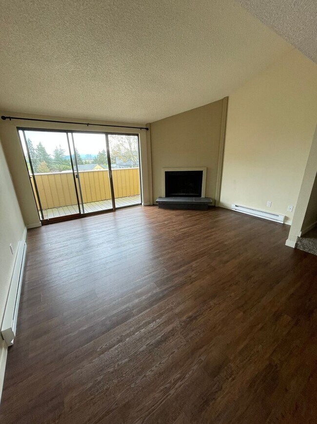 Building Photo - 2145 Eastview Pl