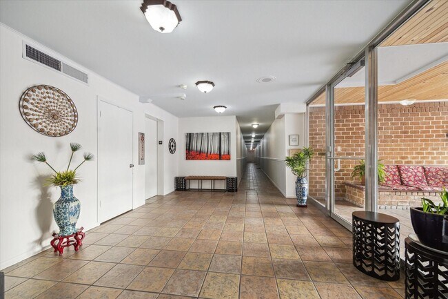 Building Photo - 505 Westcott St