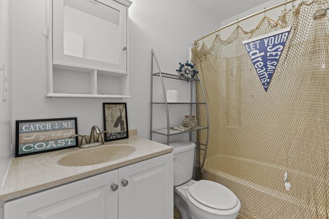 Building Photo - 1012 Danbury Cir