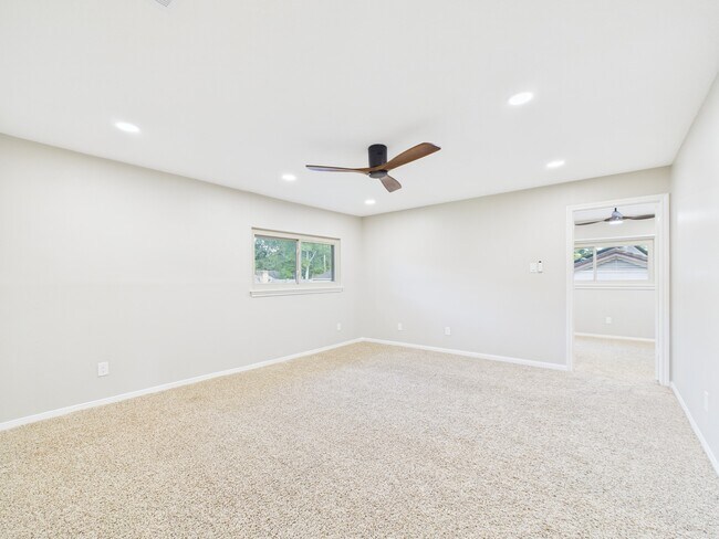 Building Photo - 3018 Highland Laurels Dr