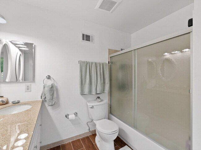 Building Photo - "Spacious 4-Bed Oasis with Scenic Views an...