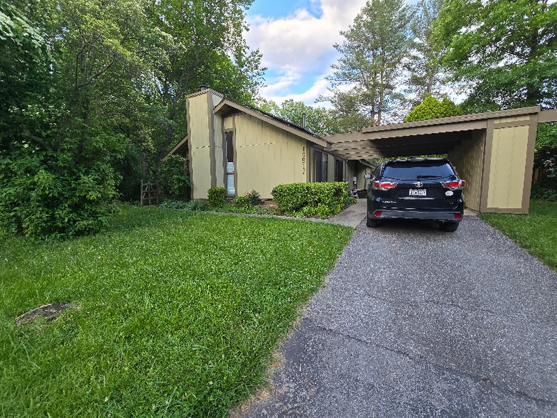 Primary Photo - 19517 Tiber Ct