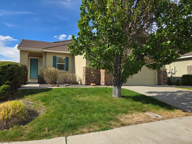 Building Photo - Beautiful single story home with over 1600...
