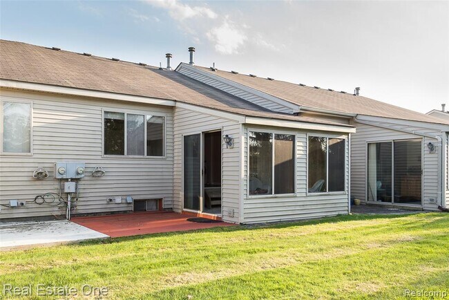 Building Photo - 61960 Arlington 116 3