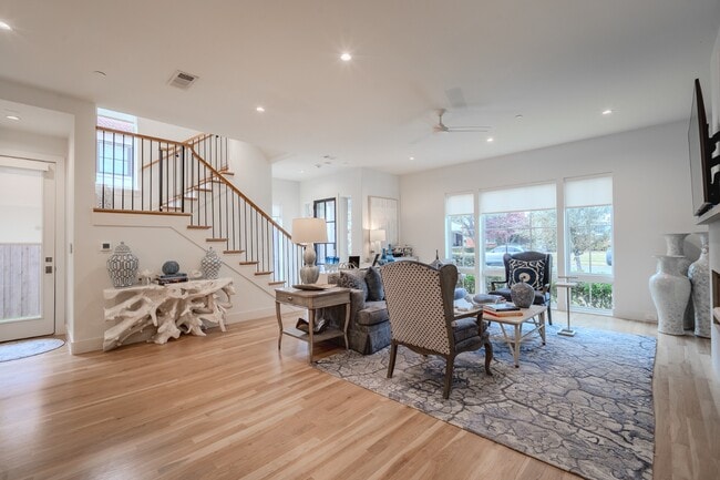 Building Photo - 4551 Fairway Ave