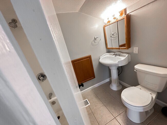 Building Photo - 222 W Union St