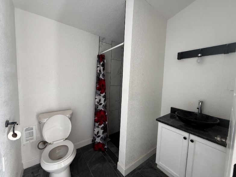 Building Photo - 231 E Lubbock St