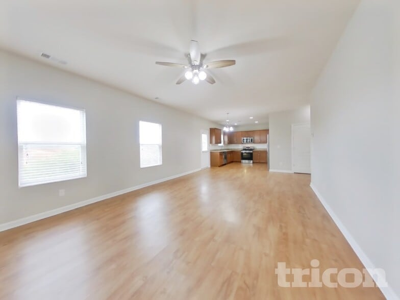 Building Photo - 2245 Bee Hive Dr