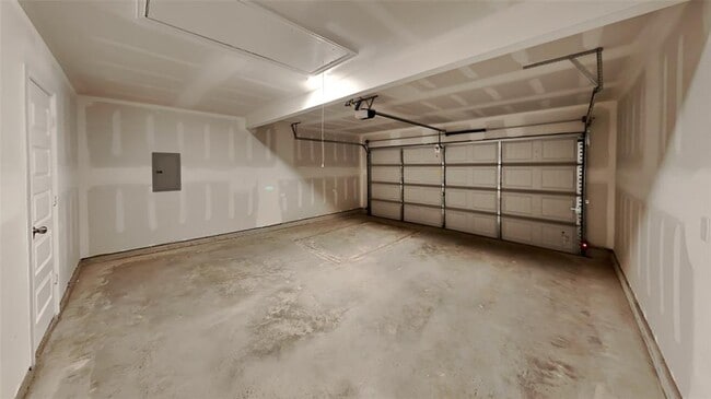 Building Photo - 16205 Lovers Ln