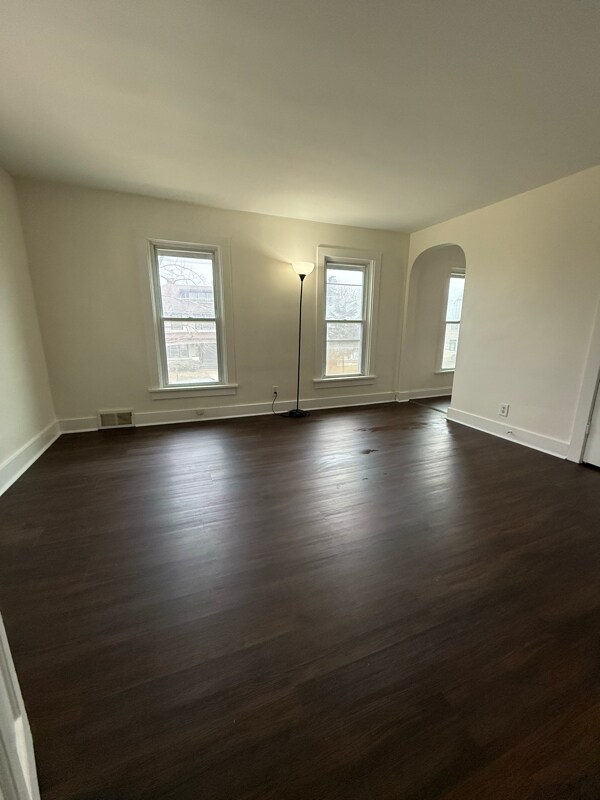 Building Photo - 426 E Benton St