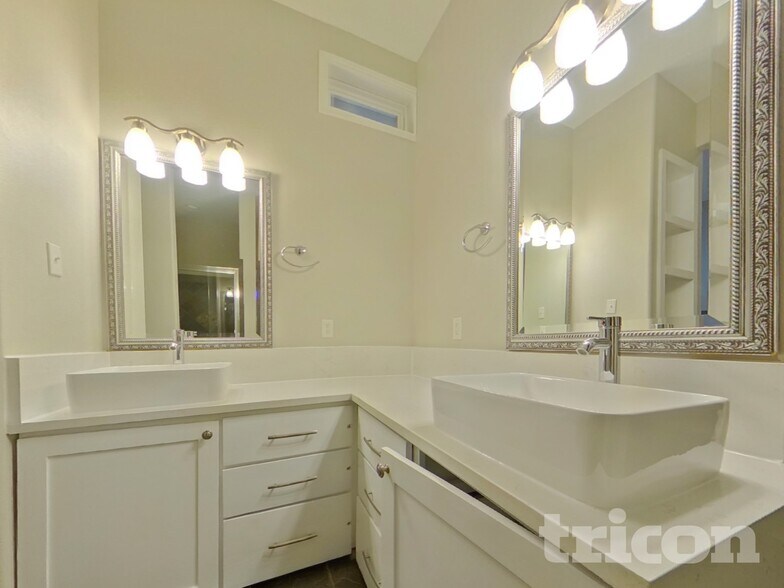 Building Photo - 7512 Skylake Ct