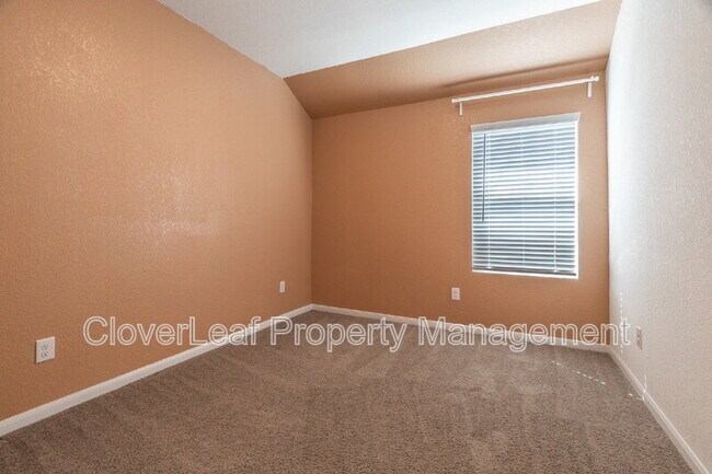Building Photo - 422 Angel Trumpet Ct