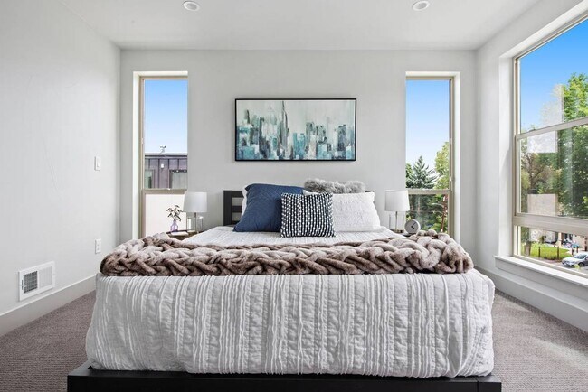 Building Photo - Beautiful Contemporary Home in Cherry Creek