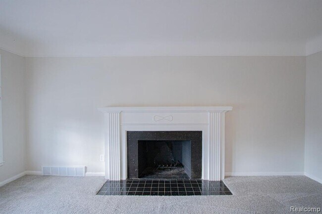 Building Photo - Beautifully renovated brick bungalow
