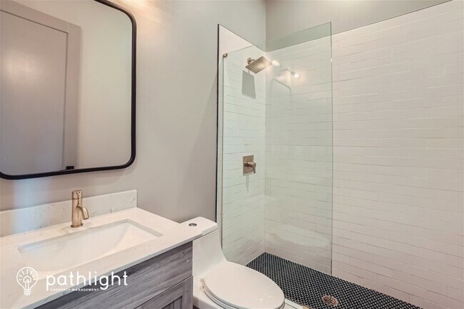 Building Photo - 865 Cavanaugh Avenue SE