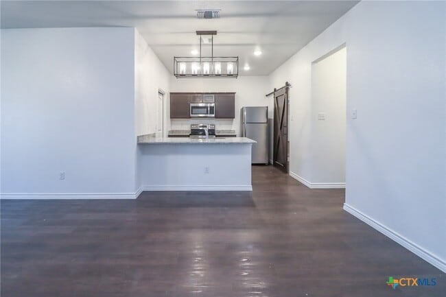 Building Photo - 5005 Rose Gdn Lp