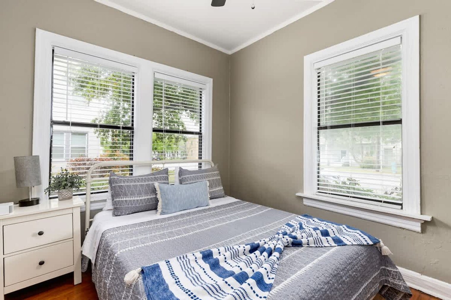 Building Photo - 203 W Magnolia Ave