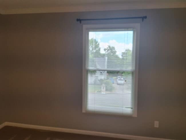 Building Photo - 4bd/3 bath located in desirable neighbor i...