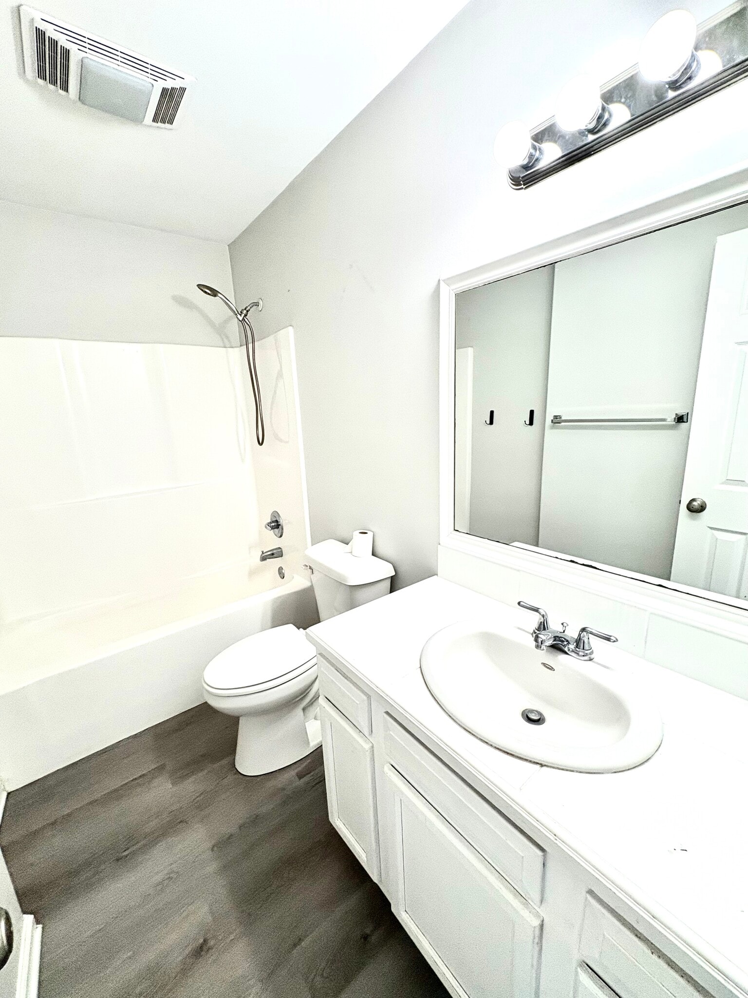 Building Photo - 1504 Southport Blvd