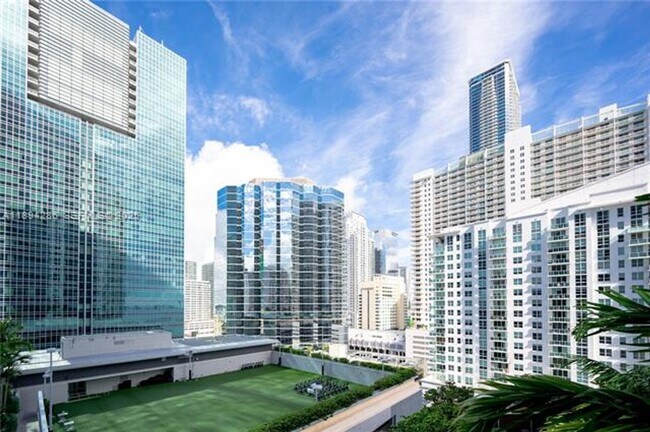 Building Photo - 1300 Brickell Bay Dr